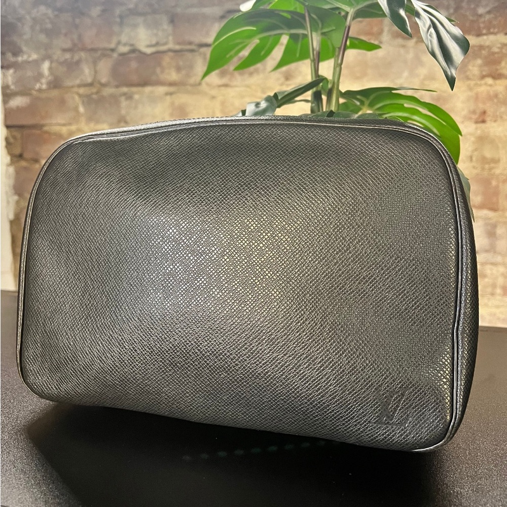 Louis Vuitton Black Trousse Taiga Leather Toiletry Pouch